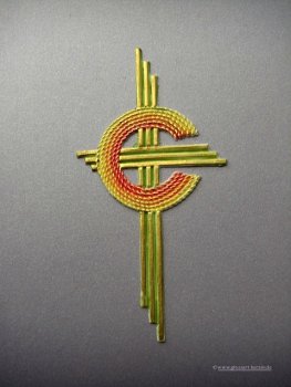 Verzierwachs - Ornament, Kreuz grün gelb+rot+gold bemalt